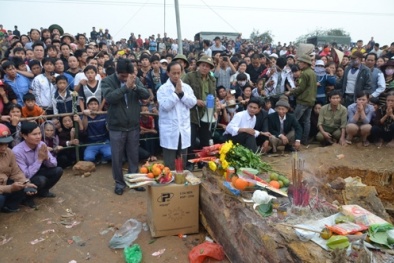 Ba dòng họ tranh nhau ngôi mộ ở Hà Nội